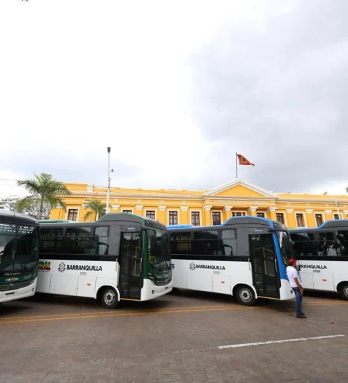 ¡Empezamos a cambiar la flota del Transporte Público Colectivo en Barranquilla!: alcalde Char
