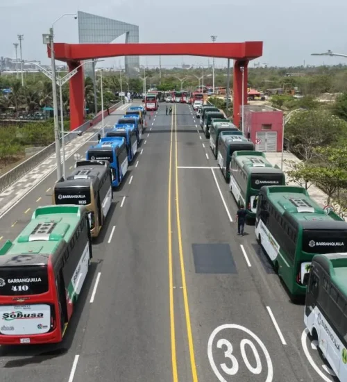 Completamos los primeros 100 buses de la nueva flota del transporte público colectivo de Barranquilla: alcalde Char